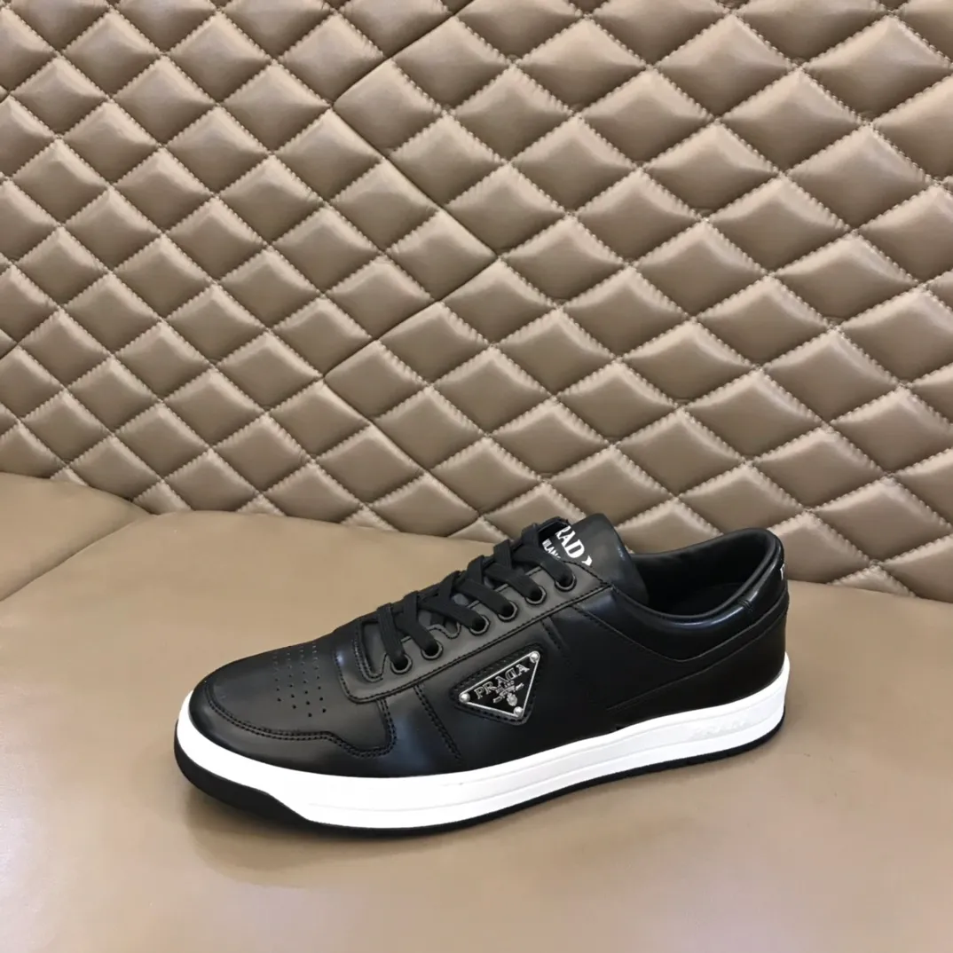 P380 Yuan 38-45 Prada Prada’s new men’s leather sports shoes, the highest version on the market, any comparison is welcome🆚! The original leather has excellent texture and is super high-end! Fetal sheep net lining imported from Italy, removable pad! Luxurious materials and fine workmanship, highly recommended!